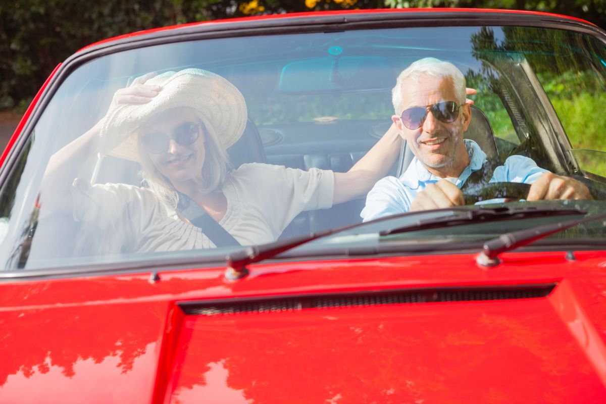 Leasing samochodu dla emeryta. Kiedy rata jest bezpieczna, a kiedy może zagrozić domowemu budżetowi
